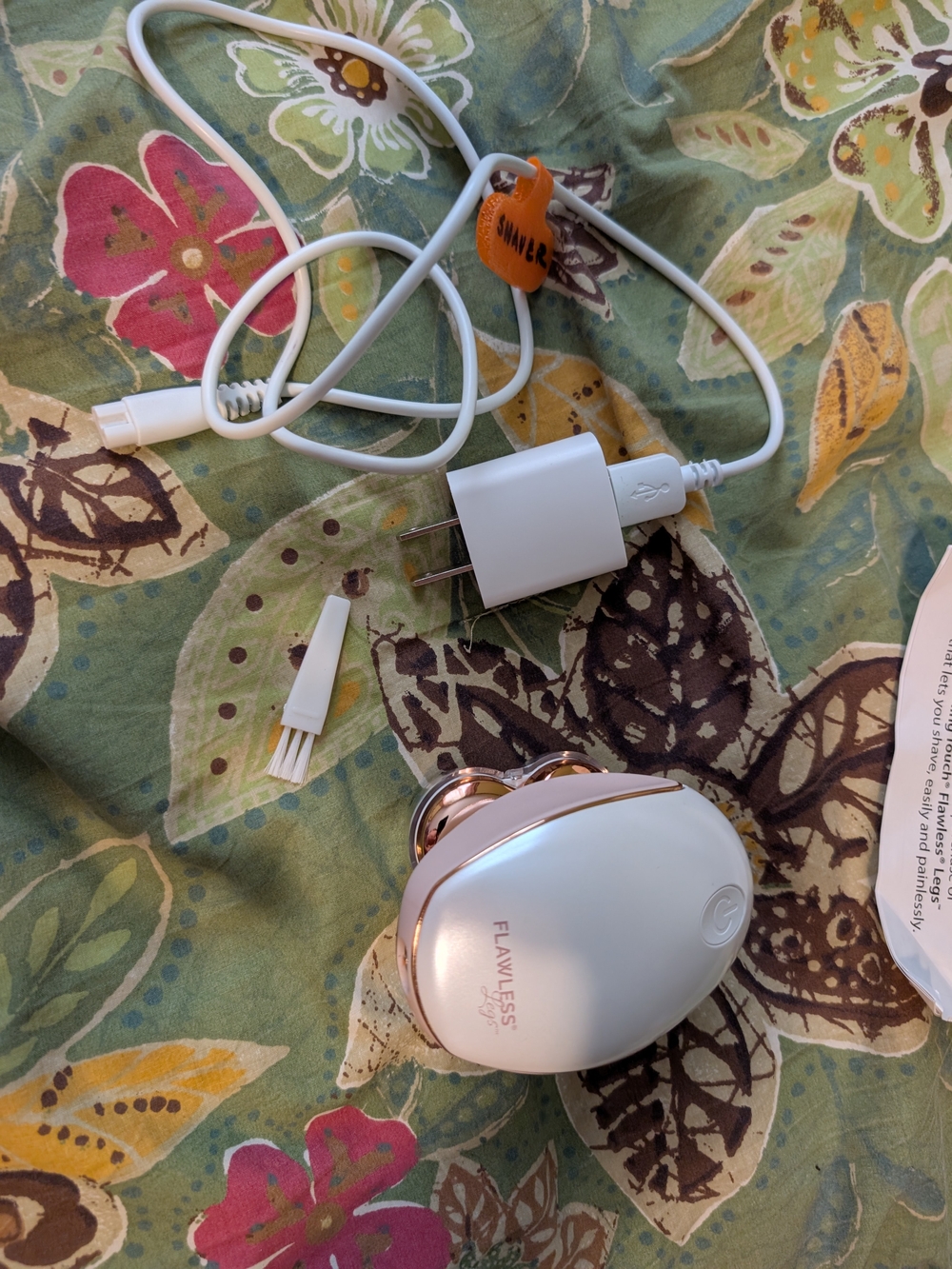FLAWLESS Legs White & Rose Gold Personal Hair Remover with USB Charger